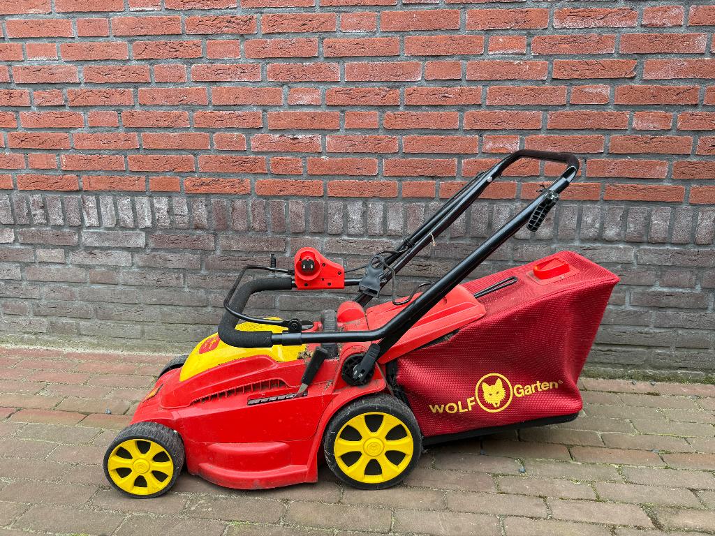 Elektrische grasmaaier, Ophalen, Gebruikt, Elektrische grasmaaier, 30 t/m 39 cm