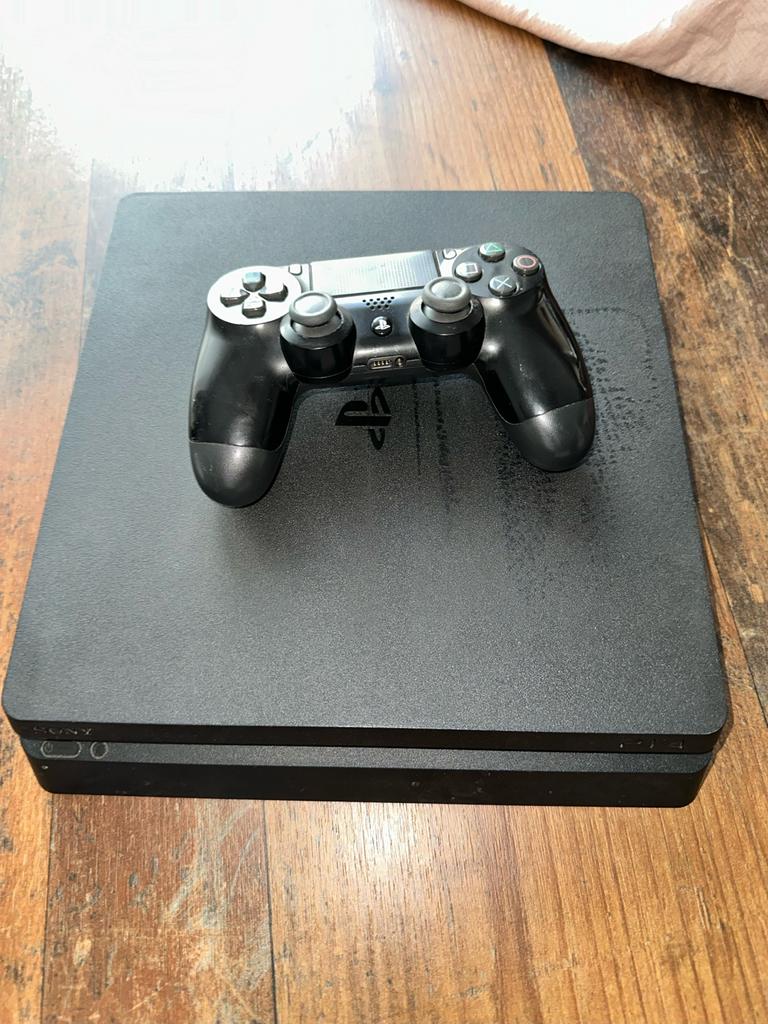 PlayStation 4 Slim met controller en kabels, Spelcomputers en Games, Ophalen of Verzenden, Gebruikt, Met 1 controller, Slim