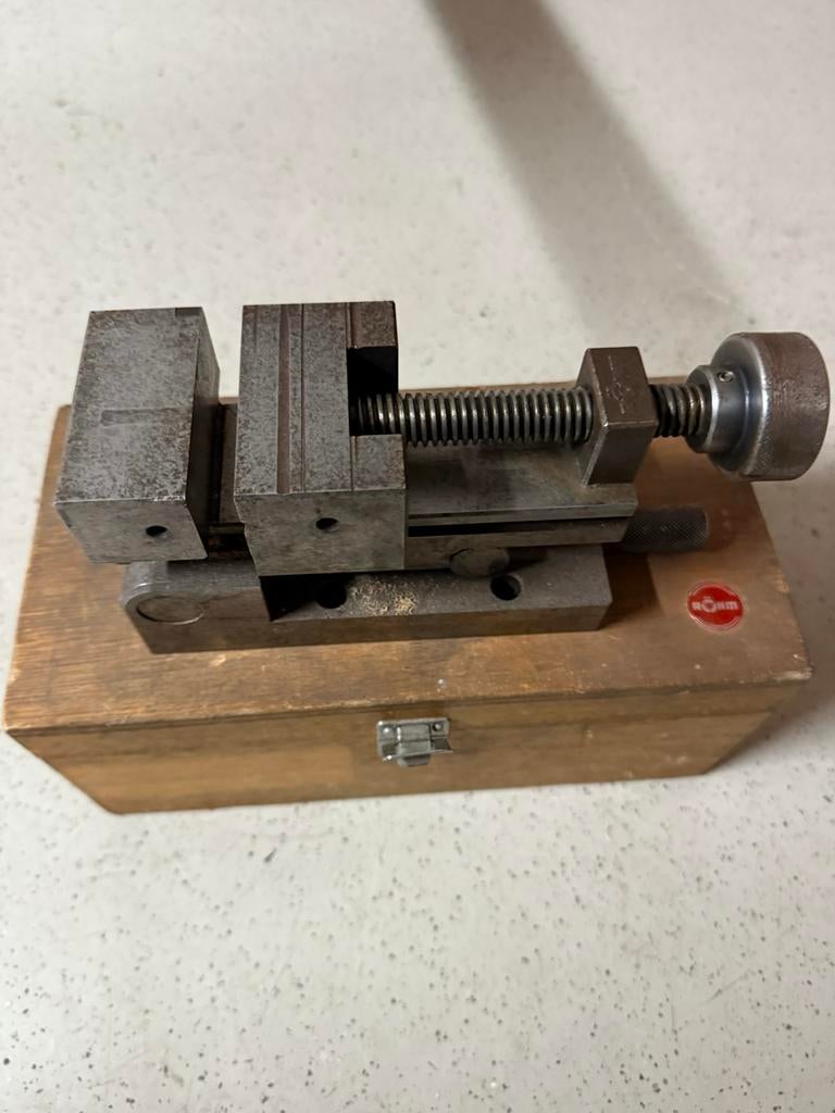 Röhm machine bankschroef in houten kist, Ophalen of Verzenden, Gebruikt