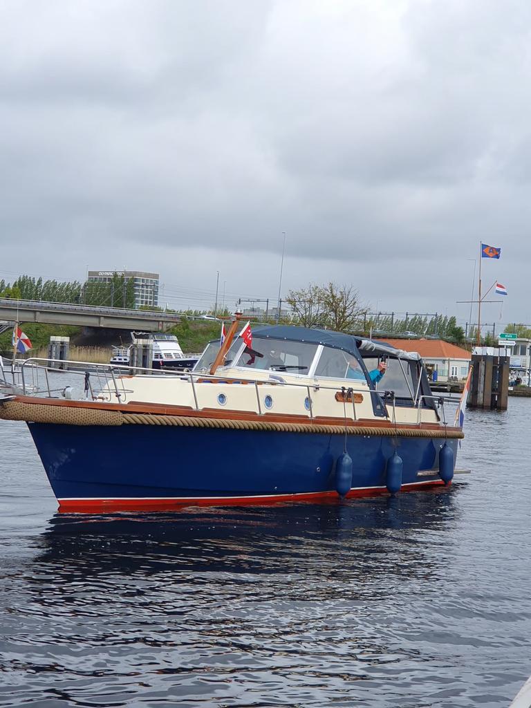 Te koop St.Tropez kajuitboot, Watersport en Boten, Motorboten en Motorjachten, Gebruikt, Polyester, 9 tot 12 meter, Diesel, Binnenboordmotor