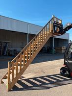 Houten trap met balustrade ( 296 ), Doe-het-zelf en Verbouw, Ladders en Trappen, Ophalen, Gebruikt, Trap, Nb