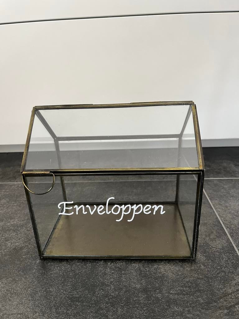 Glazen geldkistje 'Enveloppen', Huis en Inrichting, Woonaccessoires | Kisten, Ophalen, Gebruikt, Glas, Minder dan 50 cm