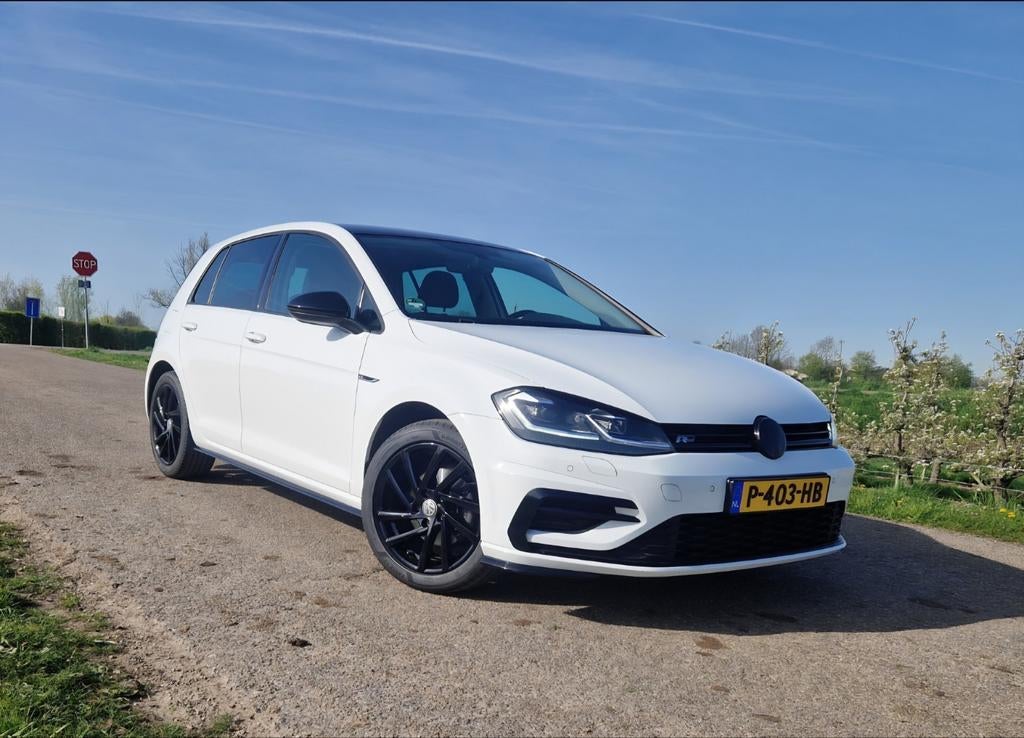 Volkswagen Golf 1.5 TSI 150pk 7-DSG R-line 5D 2018 Wit Rline, Auto's, Volkswagen, 1498 cc, Euro 6, 4 cilinders, Alcantara