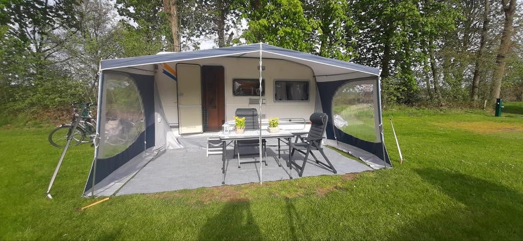 Knaus bleu line 400TK 4-persoons caravan bouwjaar 2000, Vast bed, Treinzit, Particulier, Knaus