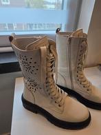 Nikkie laarzen met lasergesneden details, Kleding | Dames, Schoenen, Beige, Lage of Enkellaarzen, Ophalen of Verzenden, Zo goed als nieuw