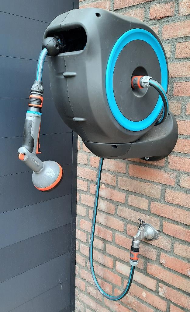 Gardena slangenhaspel 15 meter met broeskop, Ophalen, Zo goed als nieuw, Tuinslang