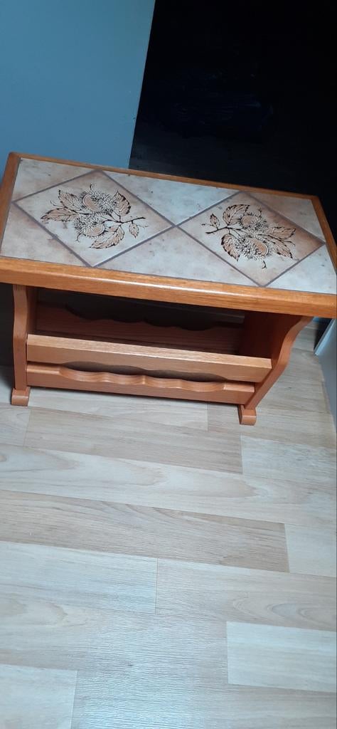 Blankeiken krantenbak / bijzettafel met tegelwerk, Ophalen, Minder dan 45 cm, Gebruikt, Klassiek