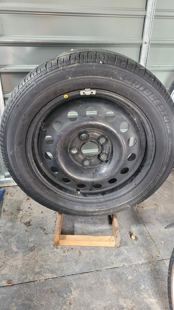Bridgestone 195/60R16 99/97H band op stalen velg, Ophalen, Gebruikt, 16 inch, Banden en Velgen