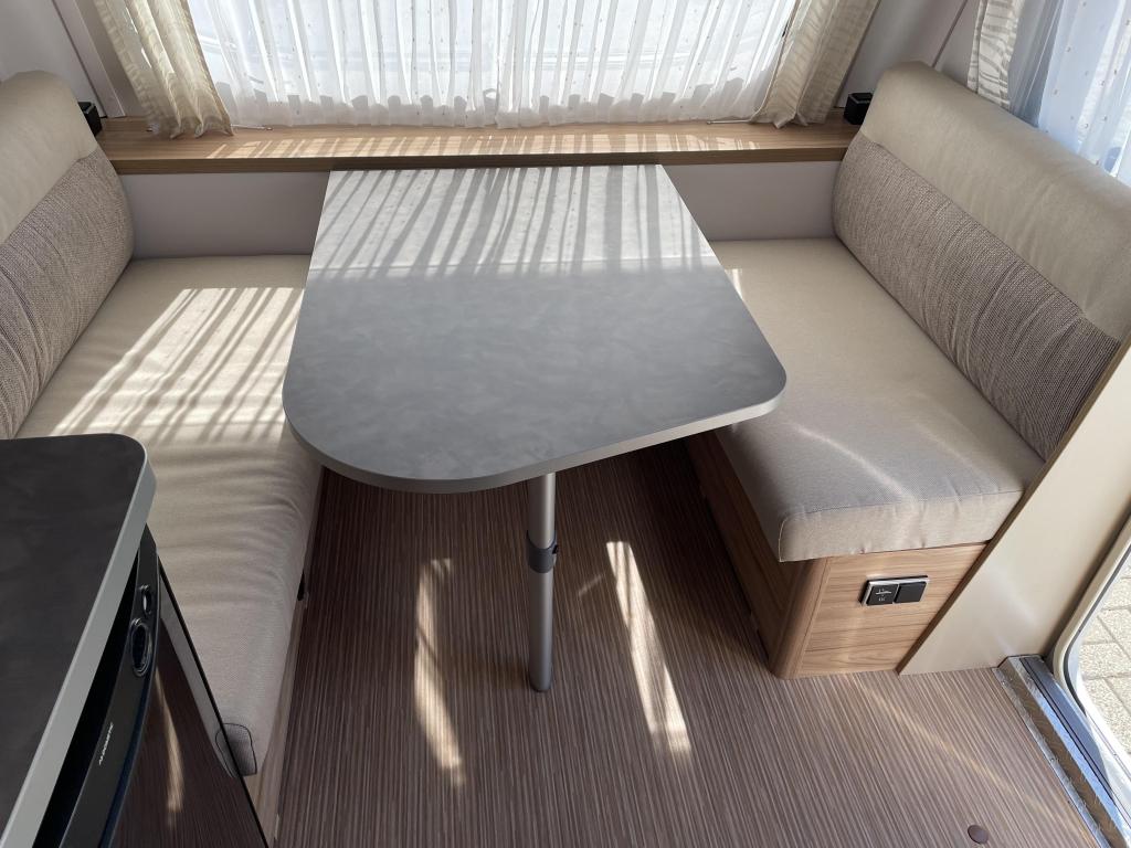 Eriba Nova Light 465, Caravans en Kamperen, Schokbreker, Overige typen, Standaardzit, Bedrijf
