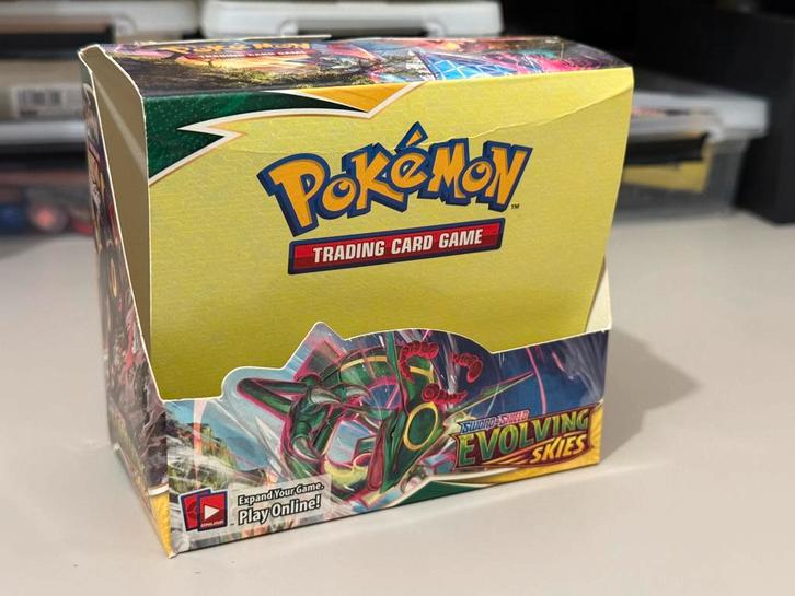 Evolving Skies Lege Boosterbox Pokemon, Hobby en Vrije tijd, Verzamelkaartspellen | Pokémon, Zo goed als nieuw, Boosterbox, Ophalen of Verzenden
