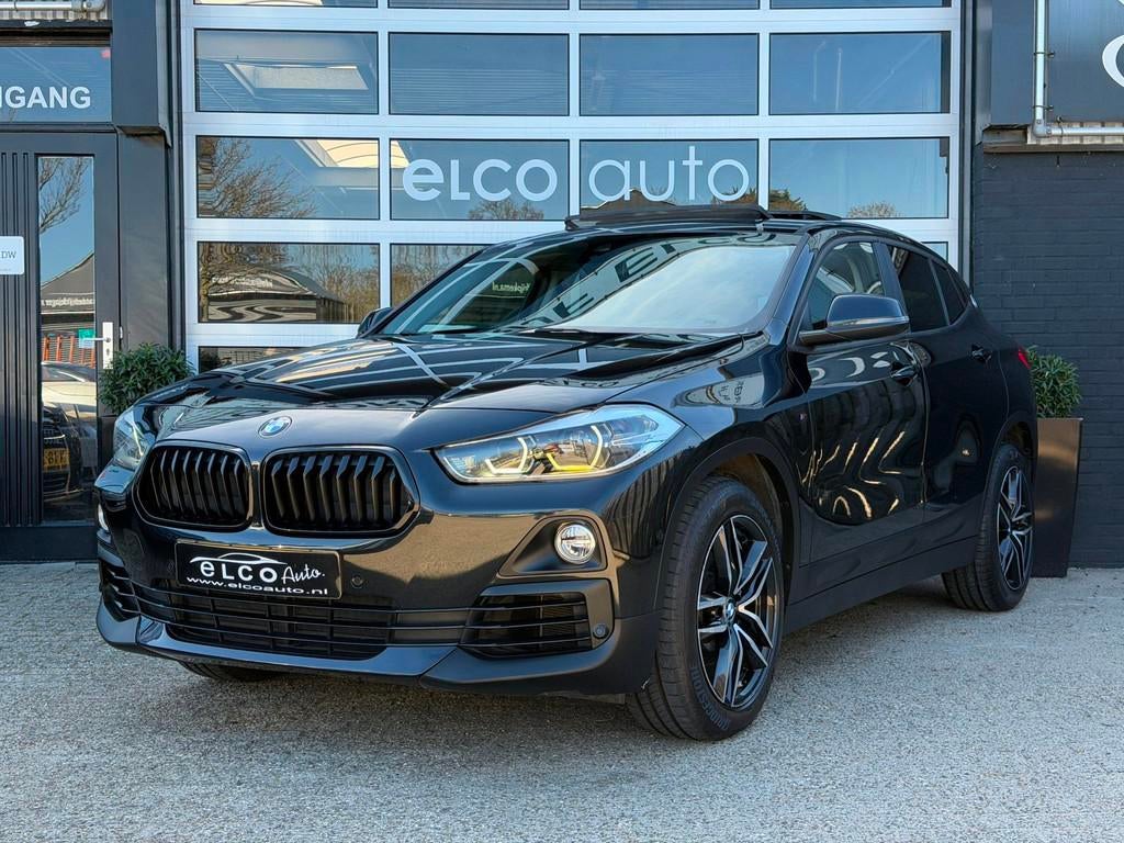 BMW X2 SDrive18i 140pk M-sport Executive /Pano, Auto's, Gebruikt, Alcantara, Zwart, Bedrijf