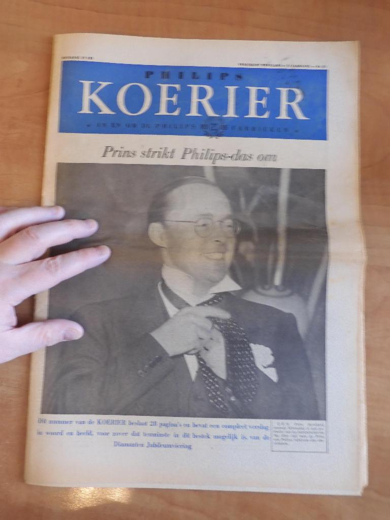 Philips Koerier uit mei 1951 Eindhoven 60-jarig jubileum, Ophalen of Verzenden, 20e eeuw of later, Gelezen