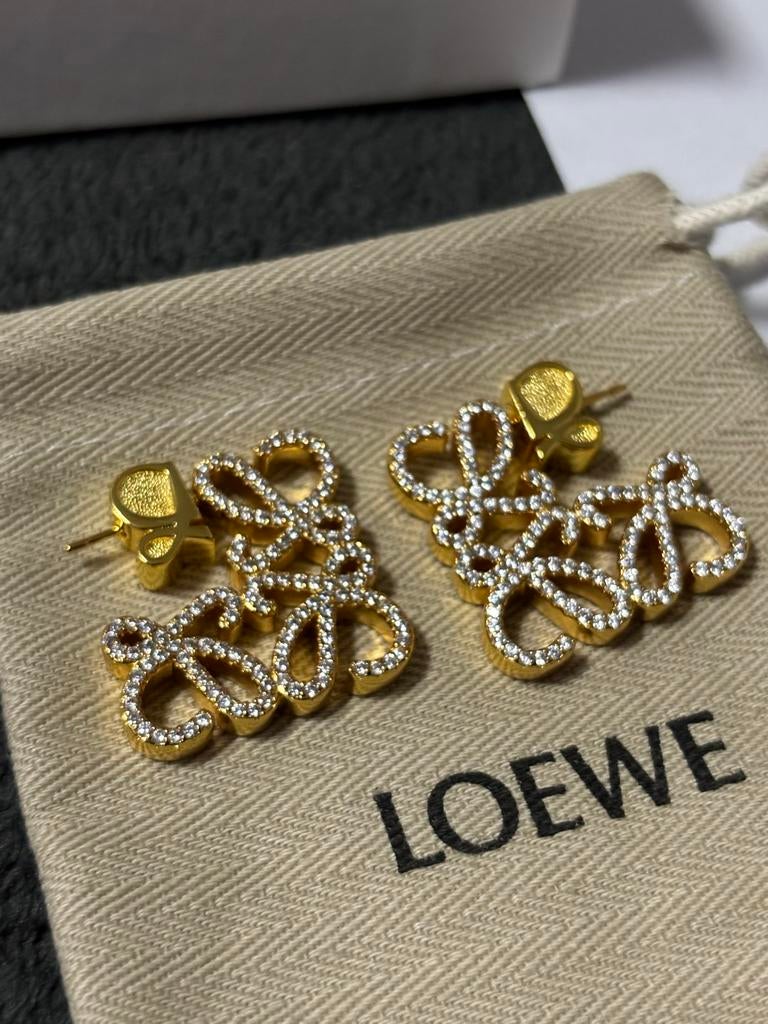 Loewe Anagram Oorbellen Goudkleurig met Strass, Ophalen, Overige materialen, Zo goed als nieuw, Knopjes of Stekers