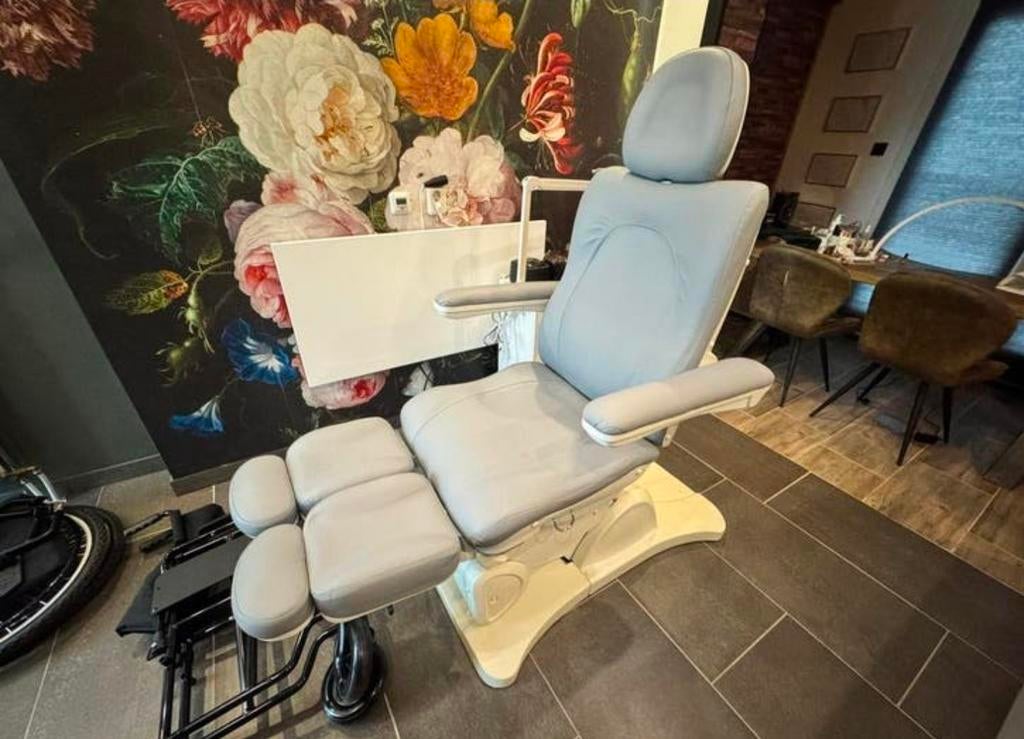 Olympia behandelstoel / pedicurestoel, Ophalen, ., Massagetafel, .