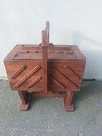 Naai box kastje., Ophalen