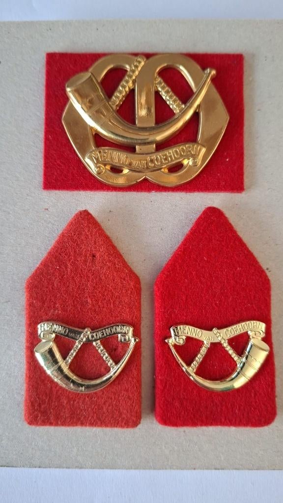 Baret emblemen & kraagspiegels 11, Verzamelen, Militaria | Algemeen, Ophalen of Verzenden, Landmacht, Nederland, Embleem of Badge