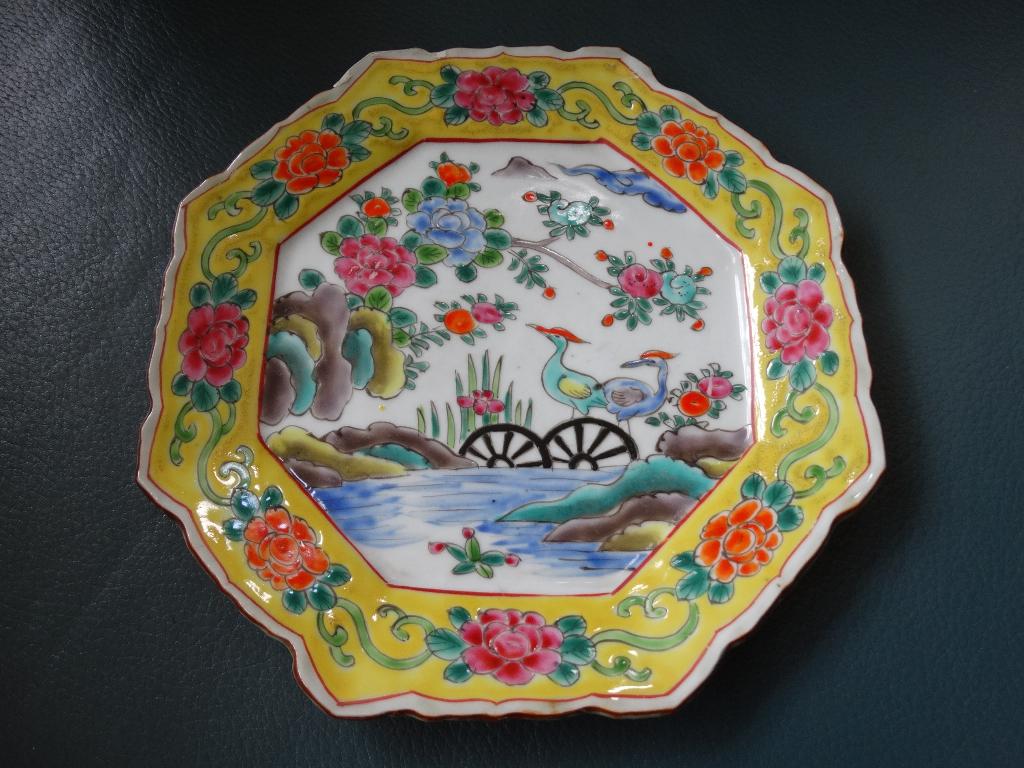 8 kantig hoekig porseleinen bordje vogels famille rose, Ophalen of Verzenden