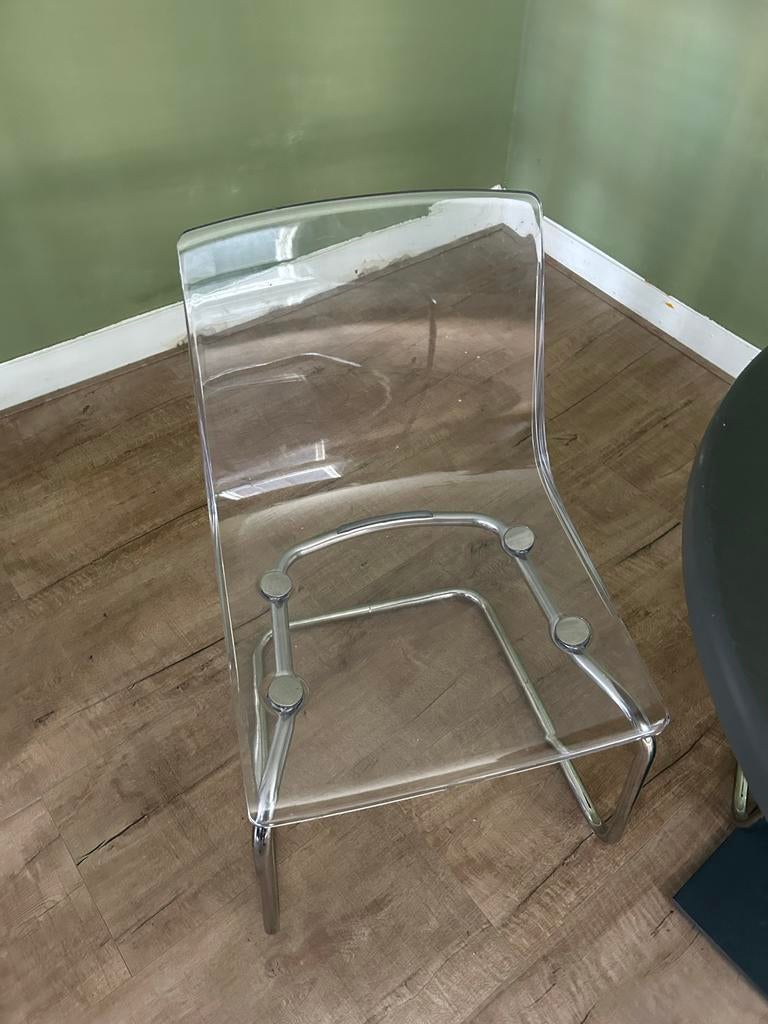 Ronde tafel met transparante stoelen, Ophalen, Kunststof, Gebruikt, Overige kleuren