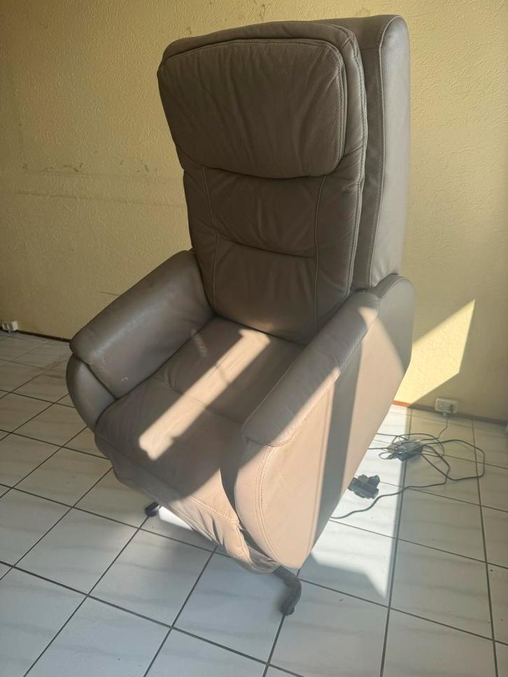 Comfortabele Sta-op Stoel / Ligstoel in Goede Staat, Huis en Inrichting, Fauteuils, Gebruikt, Leer, 75 tot 100 cm, 100 tot 125 cm