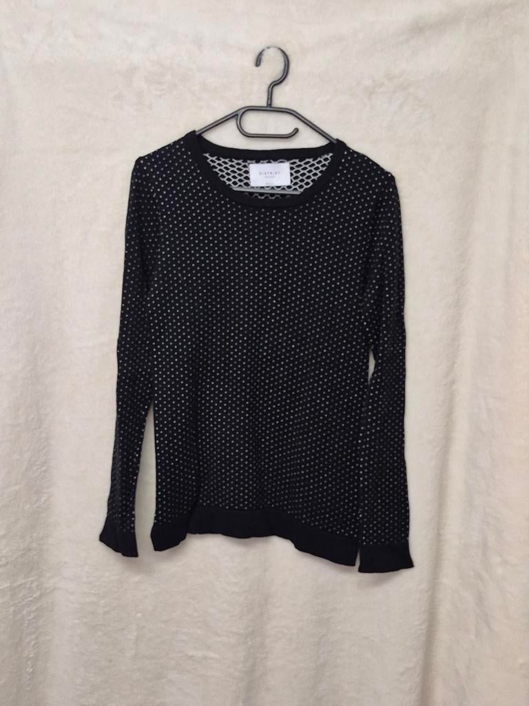 Distrikt Nørrebro trui met stippen, maat S, Zwart, Ophalen of Verzenden, Maat 36 (S), Gedragen