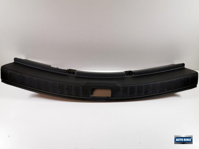 Afdekking slotvanger achter van een Polestar 2