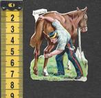 Soldaat verzorgt zijn paard antiek poezieplaatje (788), Verzamelen, Poesieplaatjes, Ophalen of Verzenden