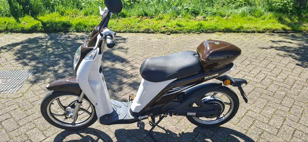 Elektrische scooter op kenteken (blauw), Fietsen en Brommers, Ophalen, Zo goed als nieuw, Elektrisch, Overige modellen