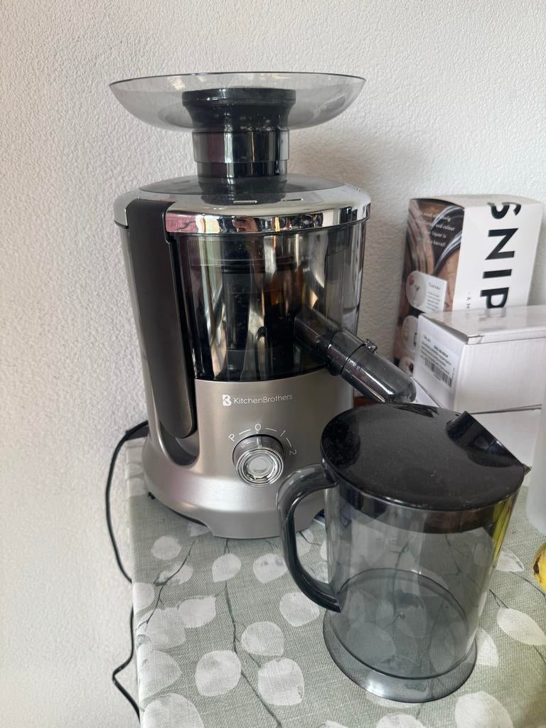 Kitchen Brothers Juicer, Ophalen of Verzenden, Zo goed als nieuw, Elektrisch, Slowjuicer