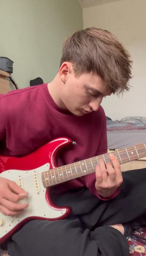 Gitaarles aangeboden, Eén persoon, Augustus