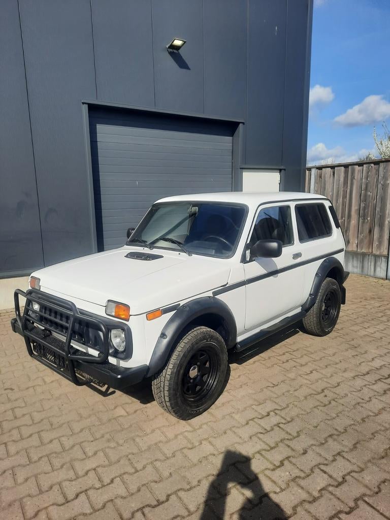 Lada niva 1.7i 4x4, Auto's, Lada, Niva, 4 cilinders, Wit, Handgeschakeld