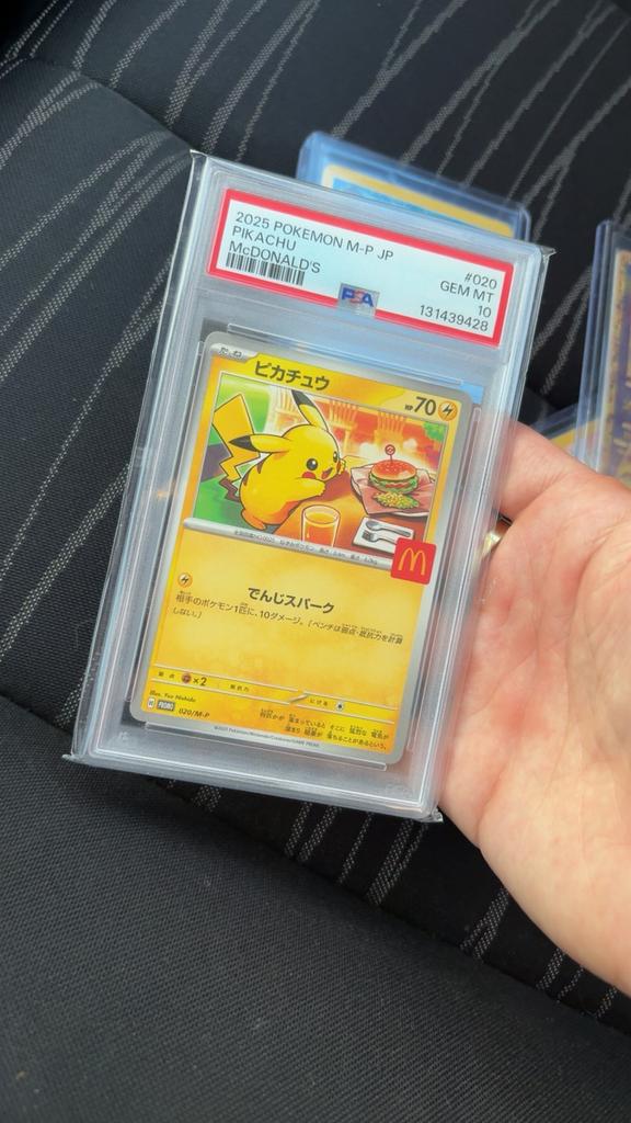 Psa 10 Pikachu mcdonalds burgerchu promo pokemon kaart 2025, Ophalen of Verzenden, Zo goed als nieuw, Meerdere kaarten
