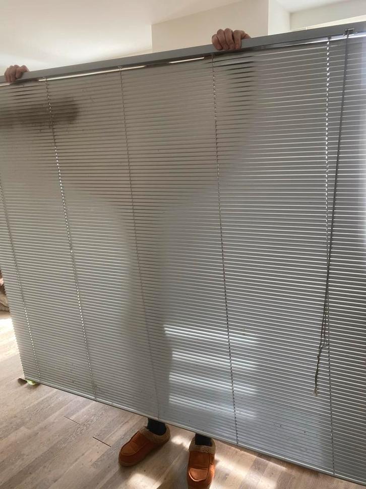 Luxaflex, Grijze smalle jaloezieën - 70-147 cm, Huis en Inrichting, Stoffering | Gordijnen en Lamellen, Gebruikt, 150 tot 200 cm