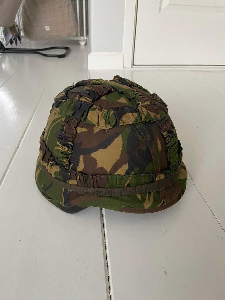 Nederlandse M92 / M95 gevechtshelm met camo, Verzamelen, Ophalen of Verzenden, Landmacht, Nederland