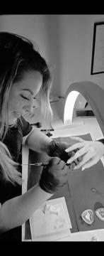 Op zoek naar een nagelstyliste ?, Ophalen, Zo goed als nieuw, Zwart, Handen en Nagels