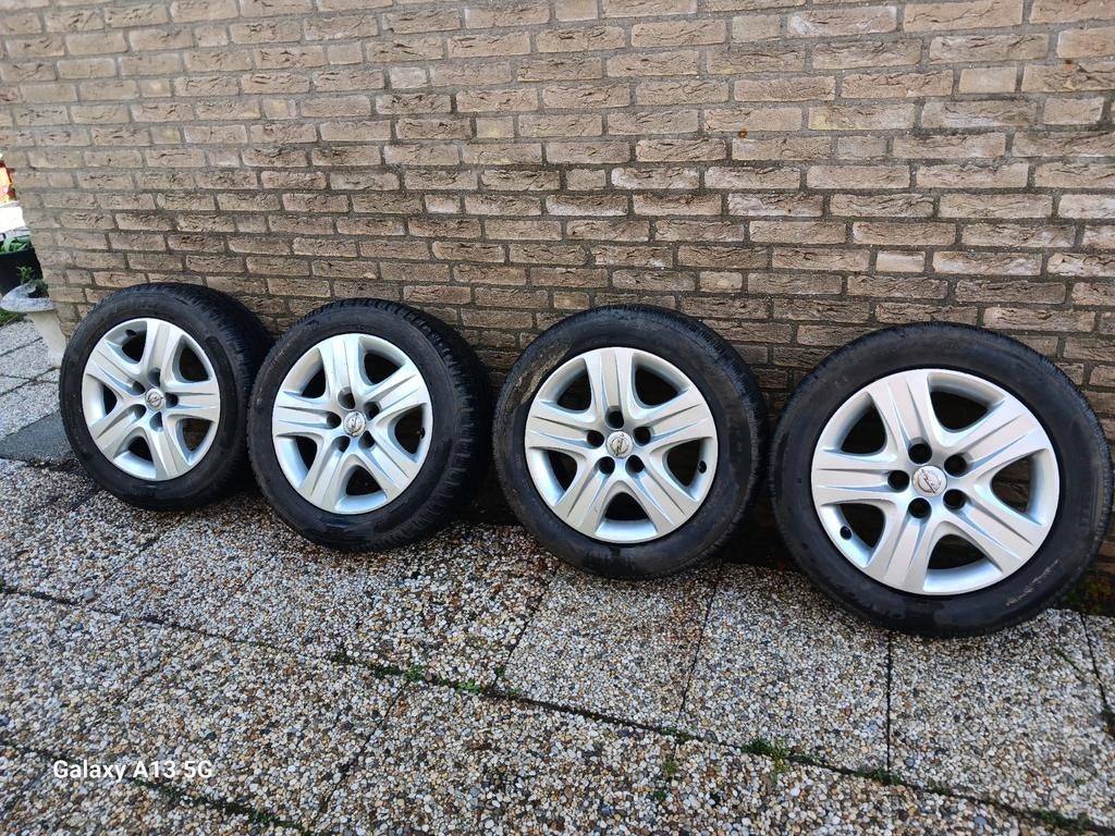 2x Kumho en 2x Pirelli in maat 225/55 R17 101V XL (4seizoen), Auto-onderdelen, Banden en Velgen, Verzenden, 17 inch, Band(en)