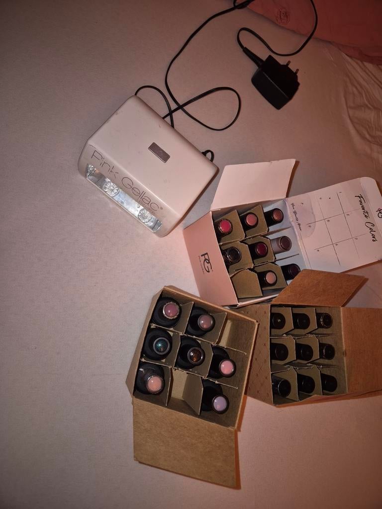 Pink Gellac set met lamp en veel kleuren, Sieraden, Tassen en Uiterlijk, Ophalen of Verzenden, Zo goed als nieuw, Handen en Nagels