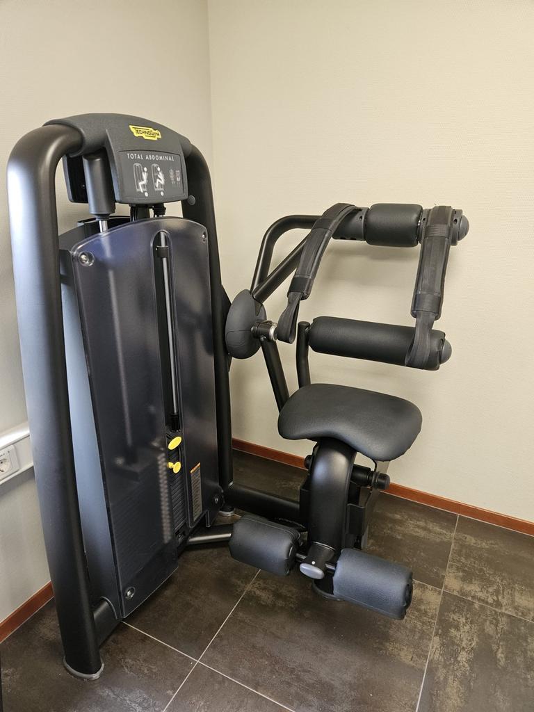 Technogym Total Abdominal Trainer en vertical row, Sport en Fitness, Fitnessapparatuur, Gebruikt, Krachtstation, Buik, Metaal