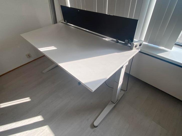 Steelcase Bureau met scheidingswand, Huis en Inrichting, Bureaus, Zo goed als nieuw, Ophalen of Verzenden