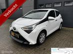Toyota Aygo 1.0 VVT-i AIRCO / CRUISE / SCHADE, Auto's, Toyota, Stof, Gebruikt, Zwart, 4 stoelen