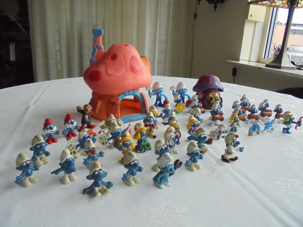 2 Smurfen huisjes en 50 smurfen, Verzamelen, Smurfen, Ophalen of Verzenden, Gebruikt, Verschillende Smurfen, Poppetje, Figuurtje of Knuffel