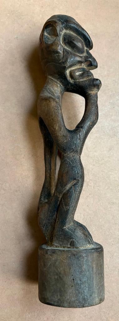 Houten beeldje van denkende man, Indonesië, Antiek en Kunst, Ophalen of Verzenden