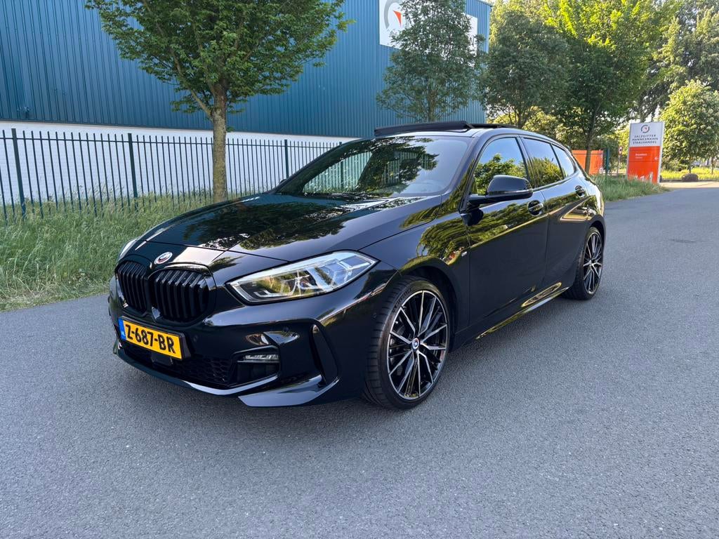 BMW 1-Serie 120i 178pk Aut 2023 Zwart, 1998 cc, 730 kg, Euro 6, 4 cilinders