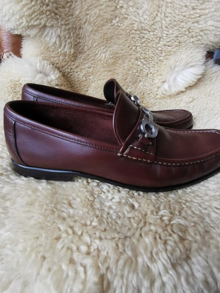 Salvatore Ferragamo loafers maat 8,5 in goede staat, Bruin, Ophalen of Verzenden, Gedragen, Loafers