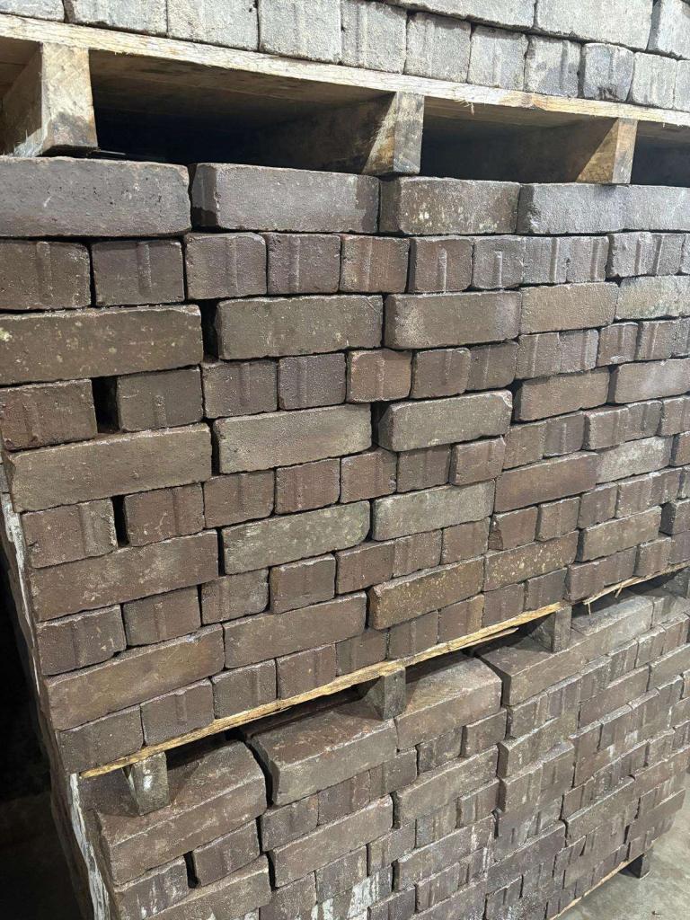 Partij dikformaat klinkers – 38 m² beschikbaar, Niet ingevuld, Gebruikt, 10 m² of meer, Niet ingevuld