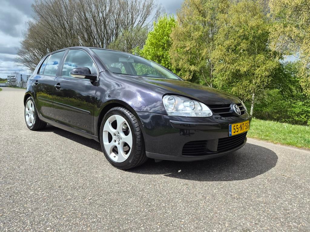 Volkswagen Golf 1.6 16V FSI 85KW 5D 2004 Zwart, Voorwielaandrijving, 4 cilinders, 620 kg, Zwart