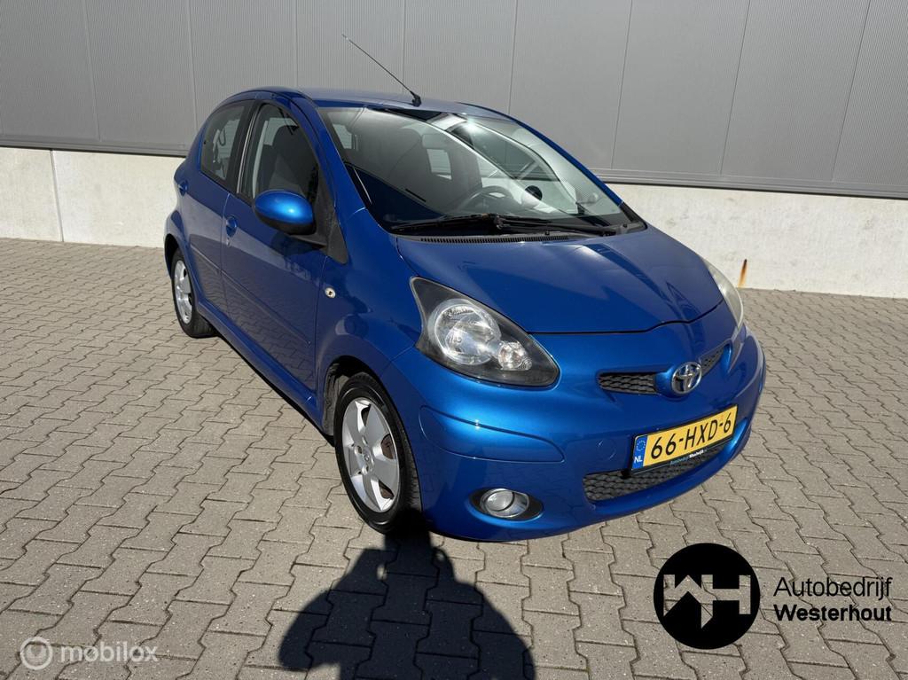Toyota Aygo 1.0-12V Dynamic Blue|AIRCO|ELEKTR RAMEN|BLUETOOT, Voorwielaandrijving, Gebruikt, 68 pk, Origineel Nederlands