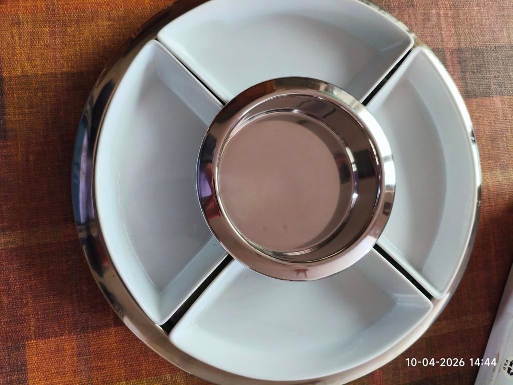 RVS plateau met aardewerk witte schaaltjes, nieuw, Nieuw, Ophalen of Verzenden, Schaal of Schalen, Effen