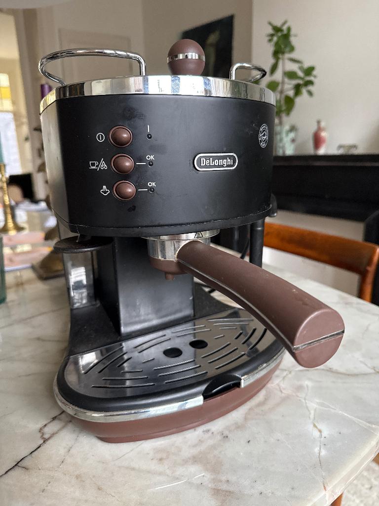 DeLonghi espresso koffie machine, Witgoed en Apparatuur, Koffiezetapparaten, Ophalen, Gebruikt, Koffiemachine, Gemalen koffie