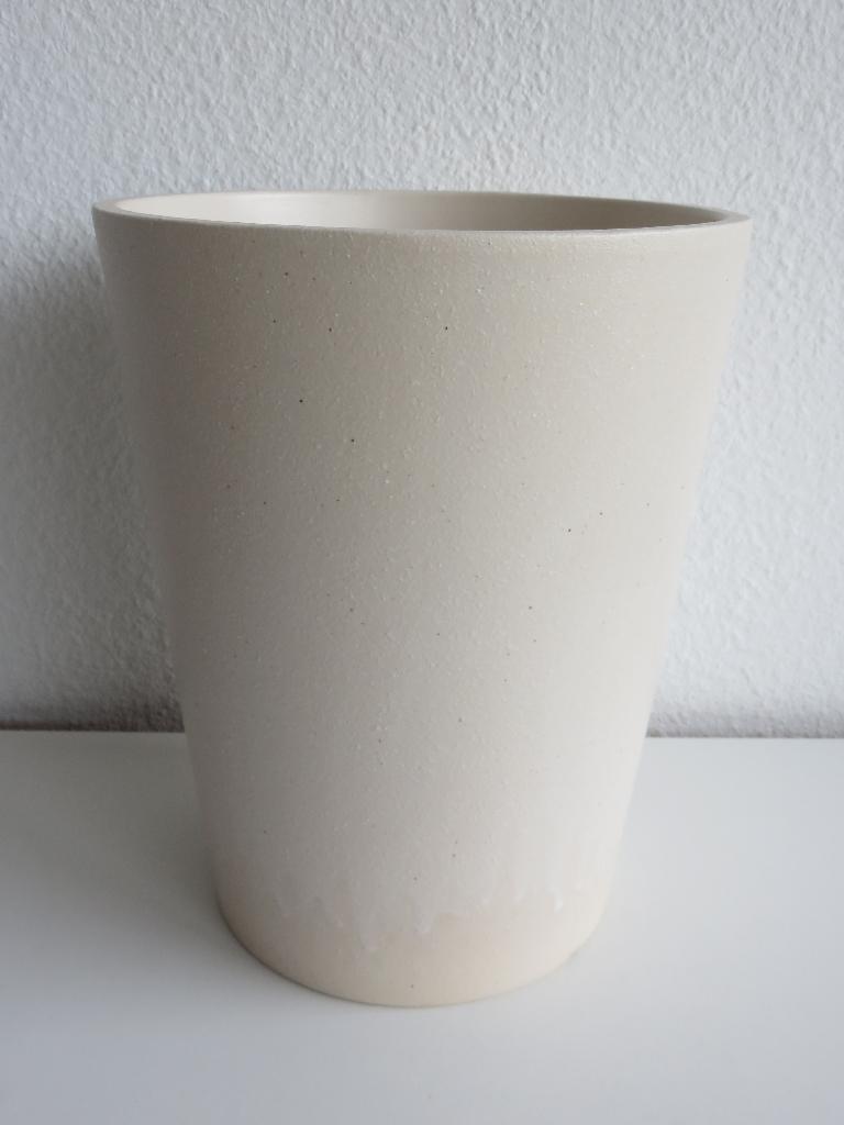 hoge keramieken creme geglazuurde bloempot, Tuin en Terras, Bloempotten, Rond, Binnen, Ophalen of Verzenden, Zo goed als nieuw
