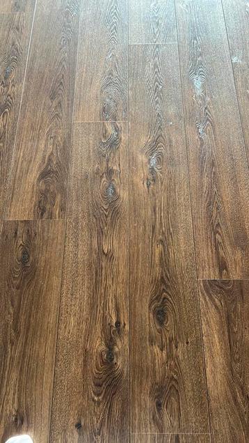 Gezocht: Balterio dark oak laminaat v groef (2 kant) beschikbaar voor biedingen